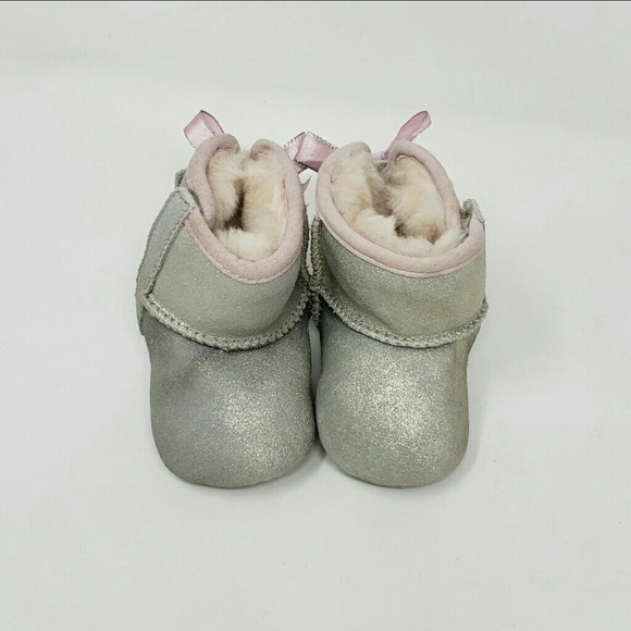 🎀UGG Jesse Bow Metalic Bootie - Picture 3 of 7